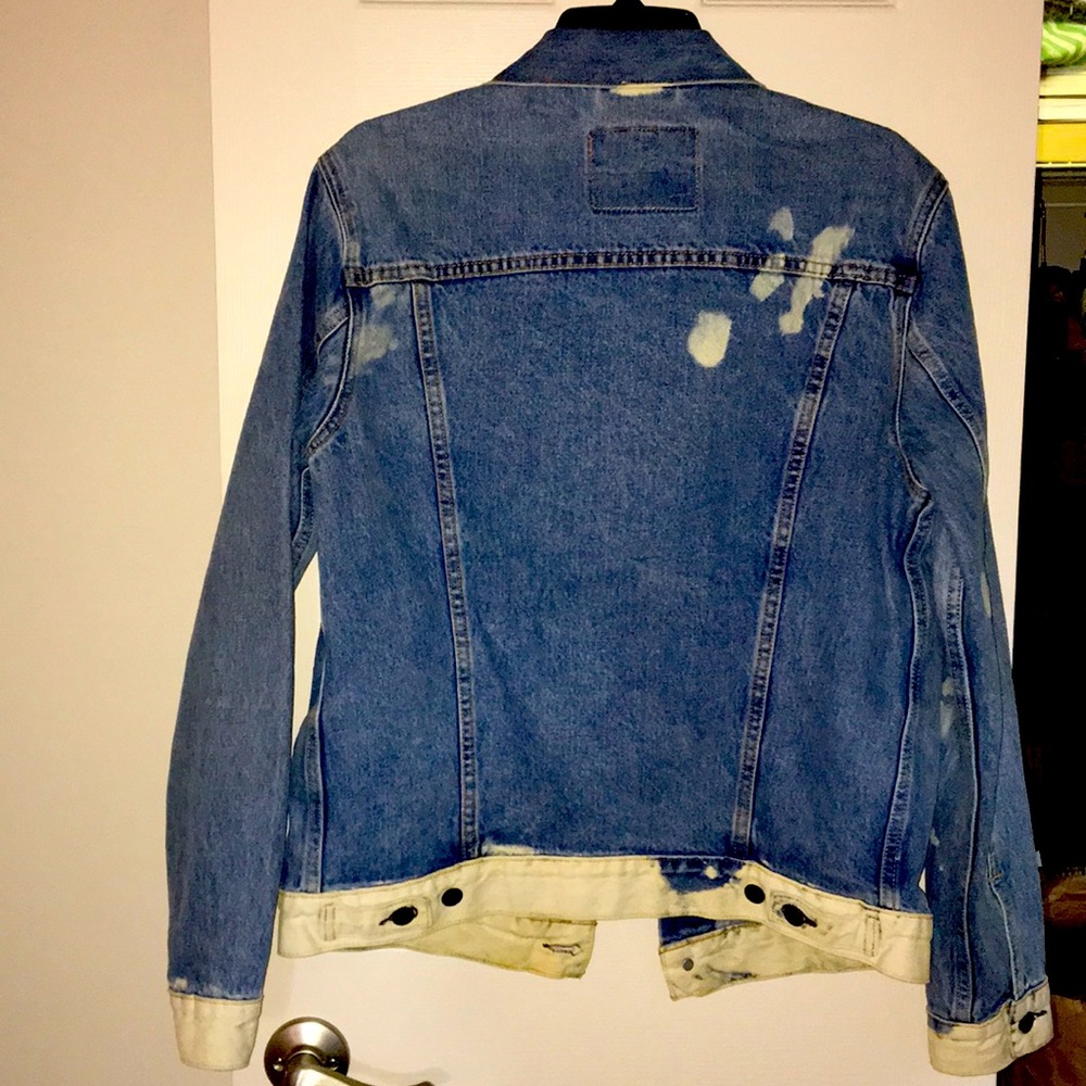 Levi’s trucker jacket denim, NOTE:!item is gently used; No Longer has the tags - Picture 4 of 5